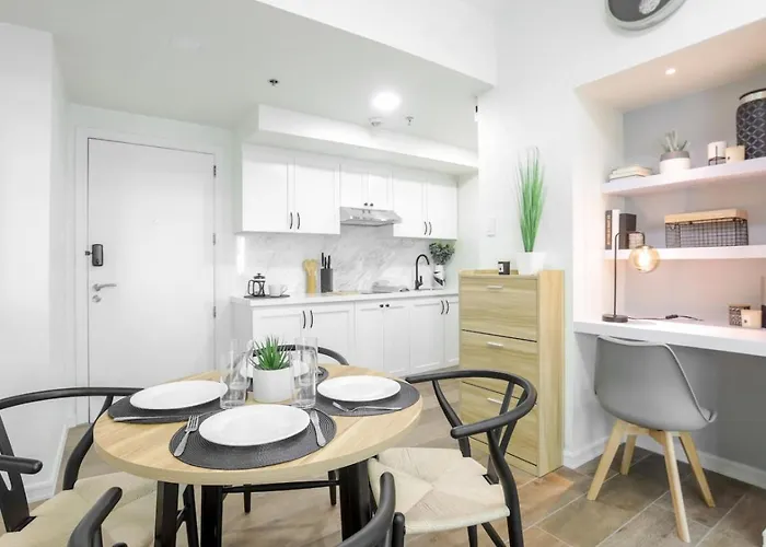 Julias Upscale Airy Getaway 1 Bedroom Golf View