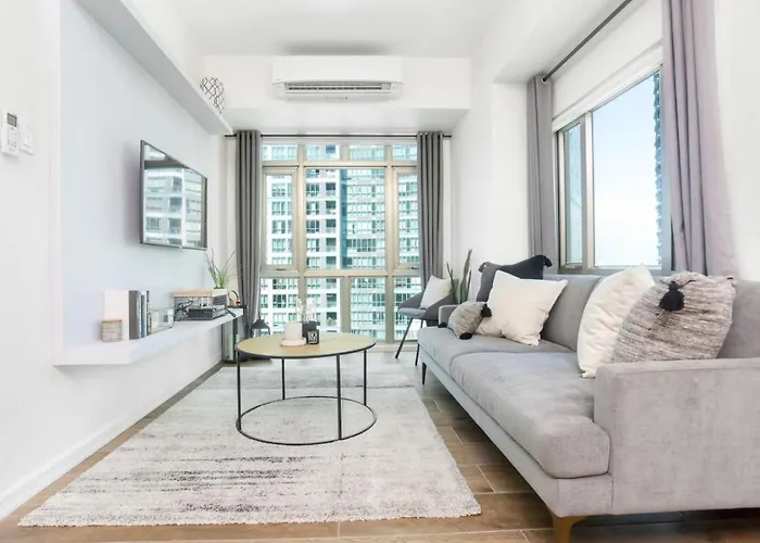 Julias Upscale Airy Getaway 1 Bedroom Golf View アパート