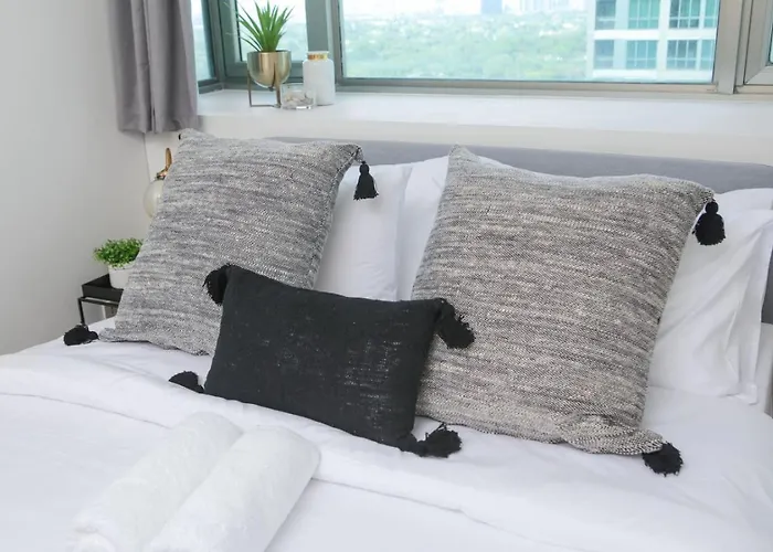 Julias Upscale Airy Getaway 1 Bedroom Golf View アパート *