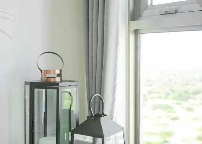Julias Upscale Airy Getaway 1 Bedroom Golf View アパート